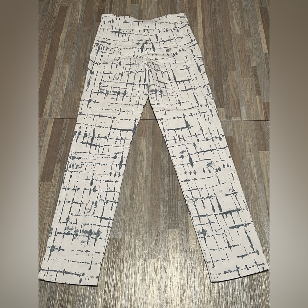Krazy Larry Women Pull-On Ankle Stretch Pant White Gray Paint Cement Lines Sz 2 - Picture 7 of 7